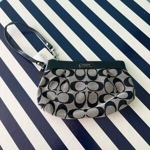 Classic Coach Wristlet 🐎